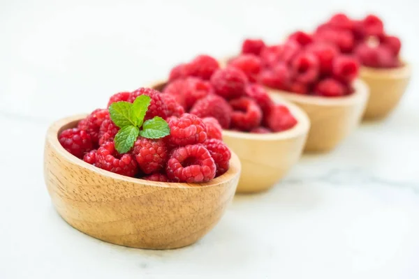 Red Raspberries Fruit Wood Bowl Table — Stock Photo, Image
