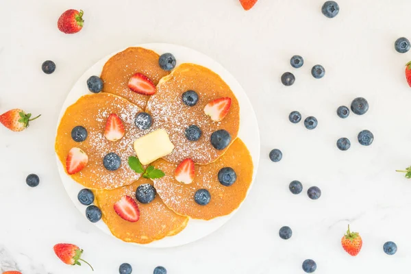 Set Desayuno Saludable Con Panqueque Arándanos Frutas Fresa Sobre Fondo — Foto de Stock