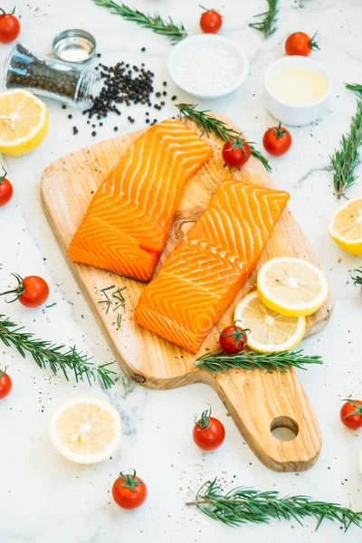 Filet Viande Saumon Cru Frais Sur Planche Découper Bois Avec — Photo