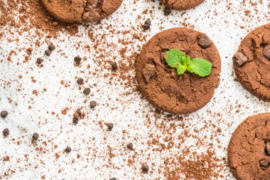Şekerli tatlı çikolatalı kurabiye ile