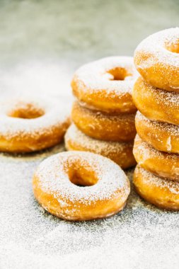 Şekerli tatlı şeker buzlanma ile-üst birçok çörek ile sağlıksız gıda tarzı