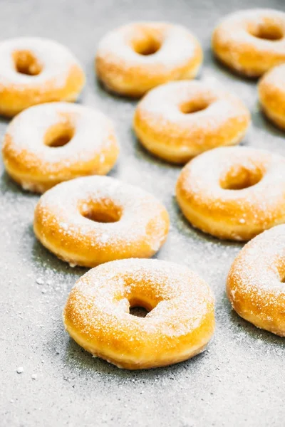 Postre Dulce Con Muchos Donuts Parte Superior Con Glaseado Azúcar —  Fotos de Stock