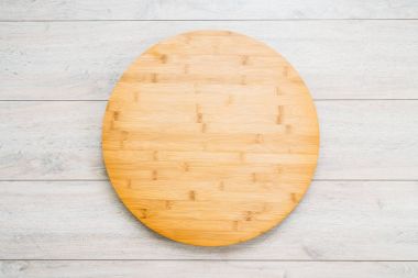 Kopya alanı ile ahşap arka plan ağaç kesme tahtasında