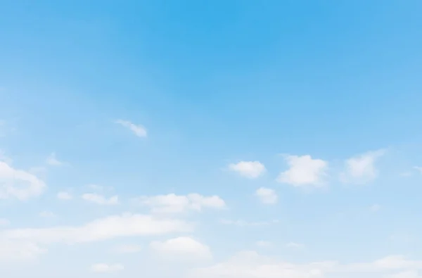 Hermosa Nube Blanca Sobre Fondo Azul Del Cielo —  Fotos de Stock