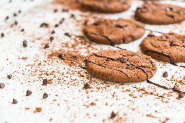 Şekerli tatlı çikolatalı kurabiye ile