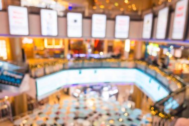 Arkaplan için mağaza içindeki soyut bulanıklık ve odaklanmış alışveriş merkezleri