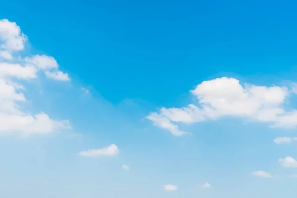 Awan Putih Yang Indah Latar Langit Biru — Stok Foto