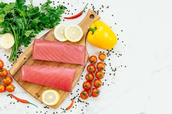 Raw Tuna Fish Fillet Meat Wooden Cutting Board Vegetable Ingredient — Stock Photo, Image