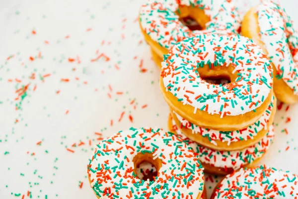 Donuts Com Creme Chocolate Branco Polvilha Açúcar Cima Estilo Comida — Fotografia de Stock