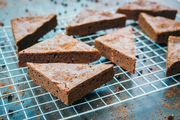 Postre Dulce Con Brownies Chocolate Sobre Fondo Piedra Negra — Foto de Stock