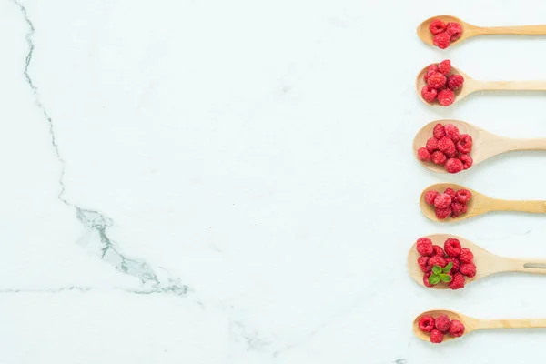 Плоды Красной Малины Деревянной Чаше Столе — стоковое фото