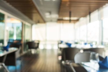 Arka plan için soyut bulanıklık ve odaklanmış kahve dükkanı ve restoran iç mekanı