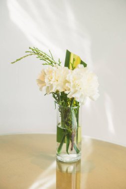 Tablo dekorasyon iç Oda beyaz çiçekli vazo