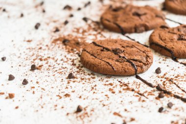 Şekerli tatlı çikolatalı kurabiye ile