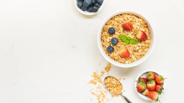 Zdravá Snídaně Sada Granola Borůvka Jahoda Černou Kávu Mléko Pomerančový — Stock fotografie