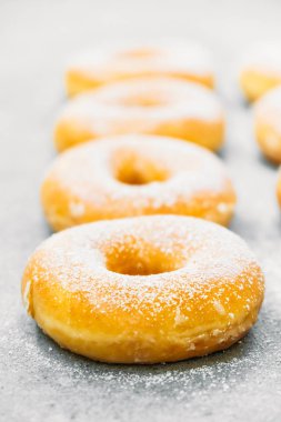 Şekerli tatlı şeker buzlanma ile-üst birçok çörek ile sağlıksız gıda tarzı