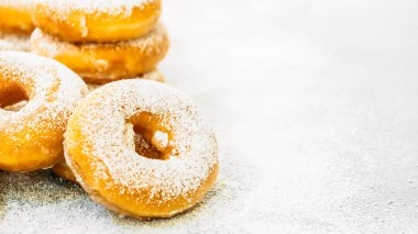 Şekerli tatlı şeker buzlanma ile-üst birçok çörek ile sağlıksız gıda tarzı