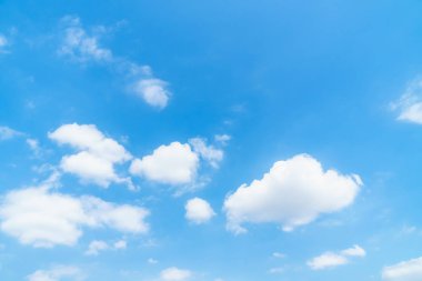 güzel beyaz bulut mavi gökyüzü arka plan üzerinde