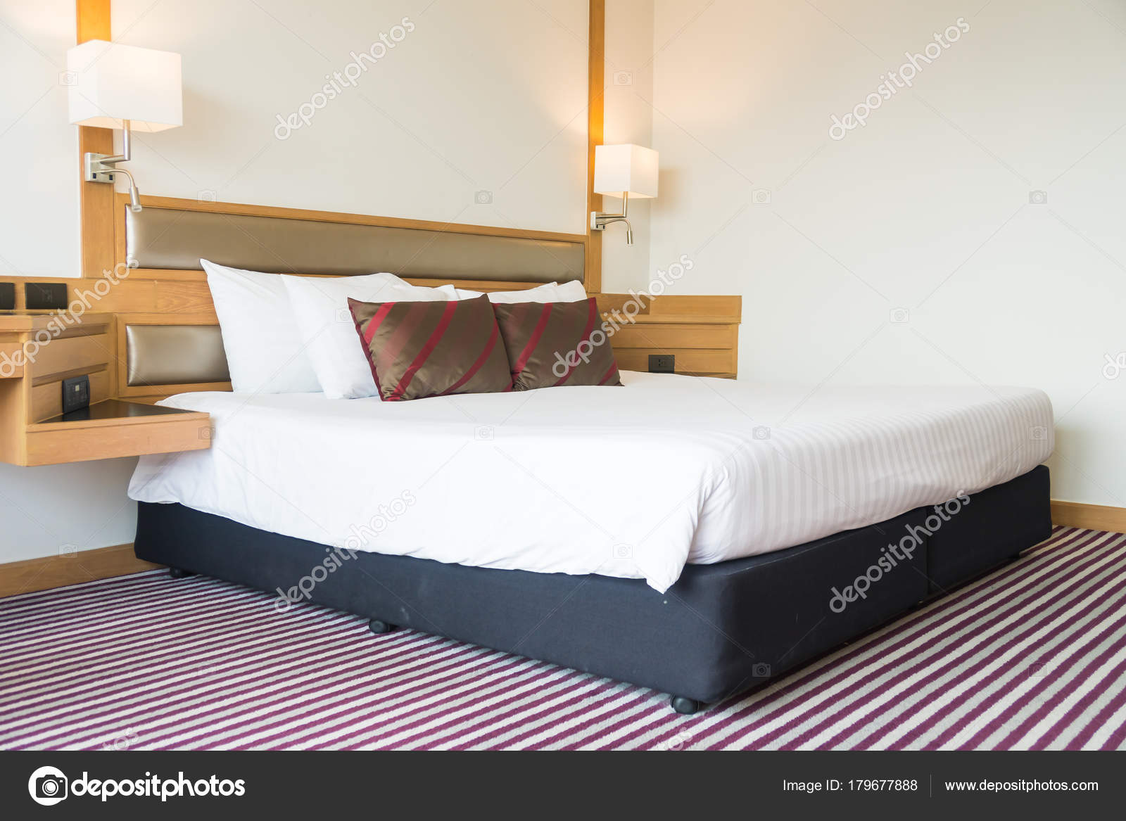 Komfortables Kissen Bett Dekoration Schlafzimmer Innenraum ... Komfortables Kissen Bett Dekoration Schlafzimmer Innenraum ...