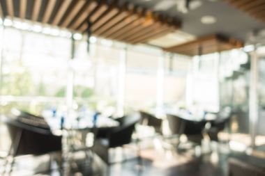 Arka plan için soyut bulanıklık ve odaklanmış kahve dükkanı ve restoran iç mekanı