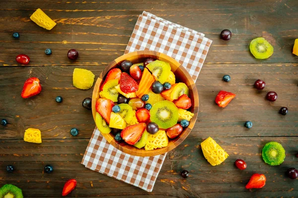 Fruits Mélangés Assortis Avec Raisin Fraise Kiwi Autres Dans Bol — Photo