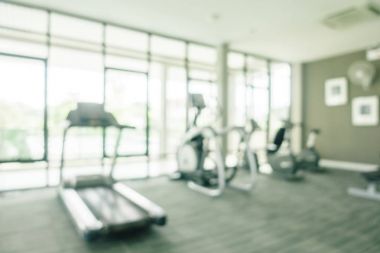 Soyut bulanıklık ve spor salonu iç ufuk spor ekipmanları