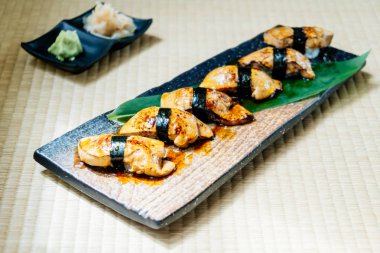 Kaz ciğeri sushi seti