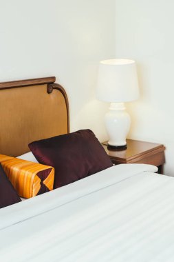 Yatakta rahat yastık