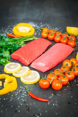 Ham ton balığı filetosu et