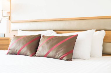 Yatakta rahat yastık