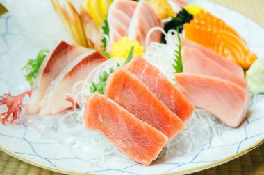 Ham ve taze sashimi Balık eti