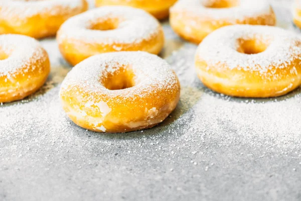 Postre dulce con muchas rosquillas —  Fotos de Stock