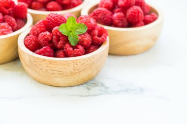 Kırmızı ahududu meyve