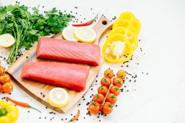 Ham ton balığı filetosu et