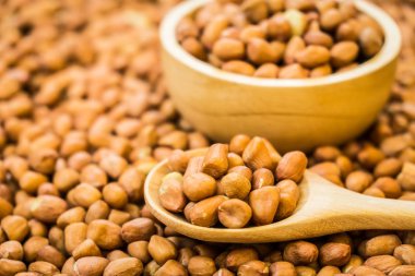 Tahta kasede yer fıstığı