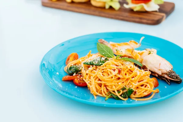 Spaghetti or pasta with prawn — Stock Photo, Image