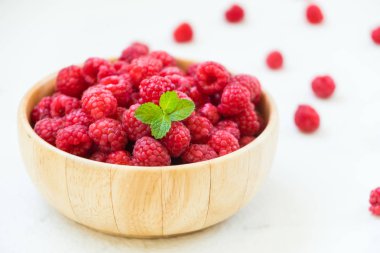 Kırmızı ahududu meyve