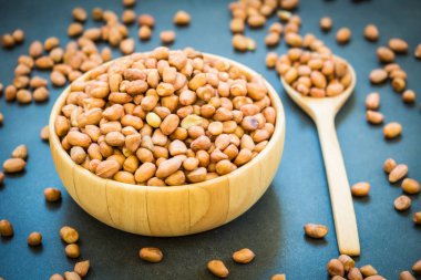 Tahta kasede yer fıstığı