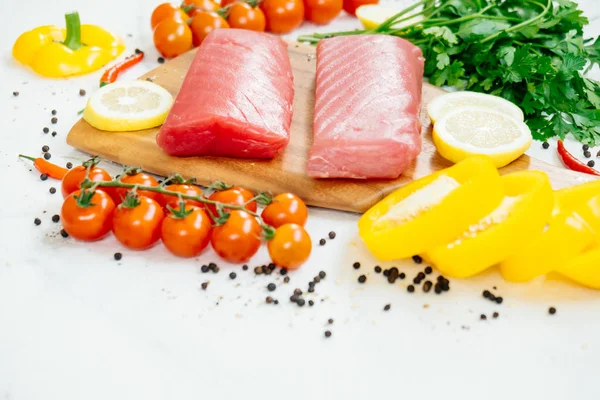 Nyers tonhal szelet hús — Stock Fotó
