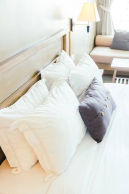 Yatakta rahat yastık