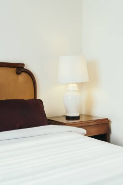 Yatakta rahat yastık