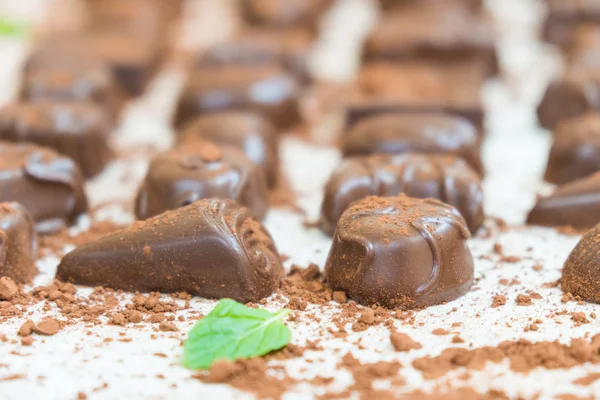 Postre dulce con chocolate negro —  Fotos de Stock