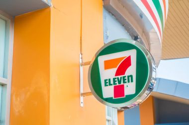 Nonthaburi, Tayland Jan 20 2018 7-11, kolaylık mağaza ve mağaza var Tayland franchies bir sürü