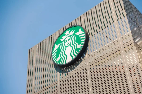 PATTAYA , THAILAND Jan 18 2018 Starbucks sign and store around m — Stock Photo, Image