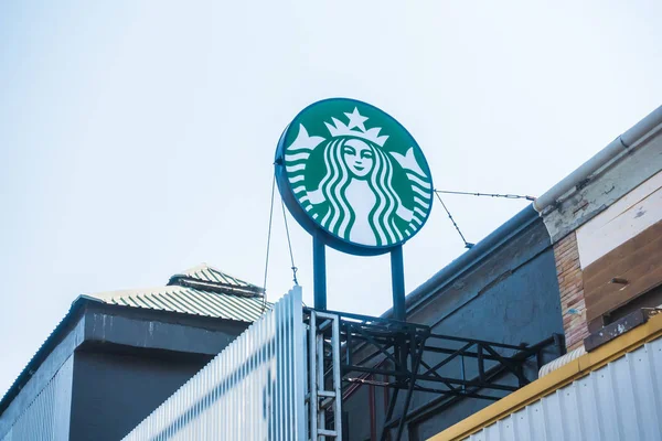 PATTAYA, TAILÂNDIA Jan 20 2018 Starbucks assinar e armazenar em torno de m — Fotografia de Stock