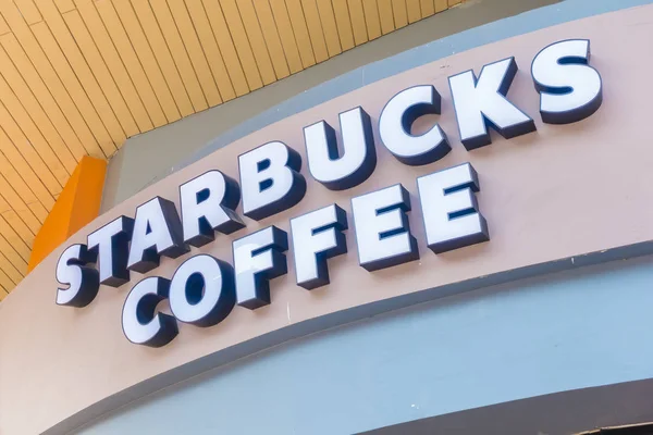 NONTHABURI, THAILAND 20 января 2018 Starbucks является знаменитым кофе — стоковое фото