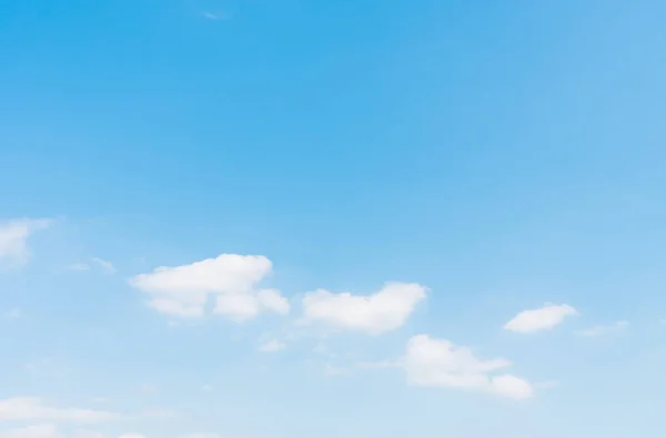 Awan putih di langit biru — Stok Foto