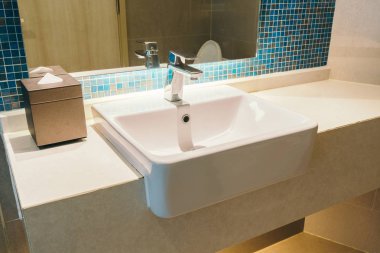 Musluk ve lavabo banyo dekorasyon