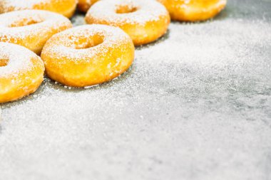 Şekerli tatlı şeker buzlanma ile-üst birçok çörek ile sağlıksız gıda tarzı