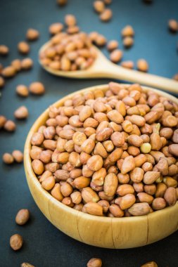 Tahta kasede yer fıstığı